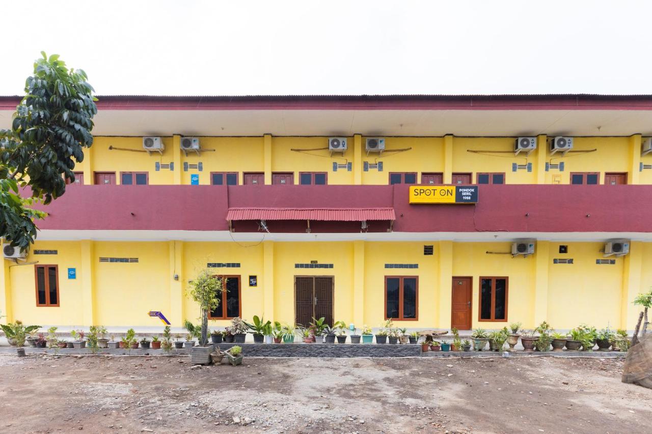 Spot On Oyo 1988 Pondok Seril Syariah Makassar Exteriör bild
