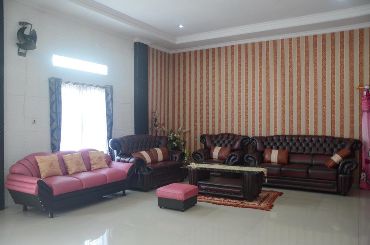 Spot On Oyo 1988 Pondok Seril Syariah Makassar Exteriör bild