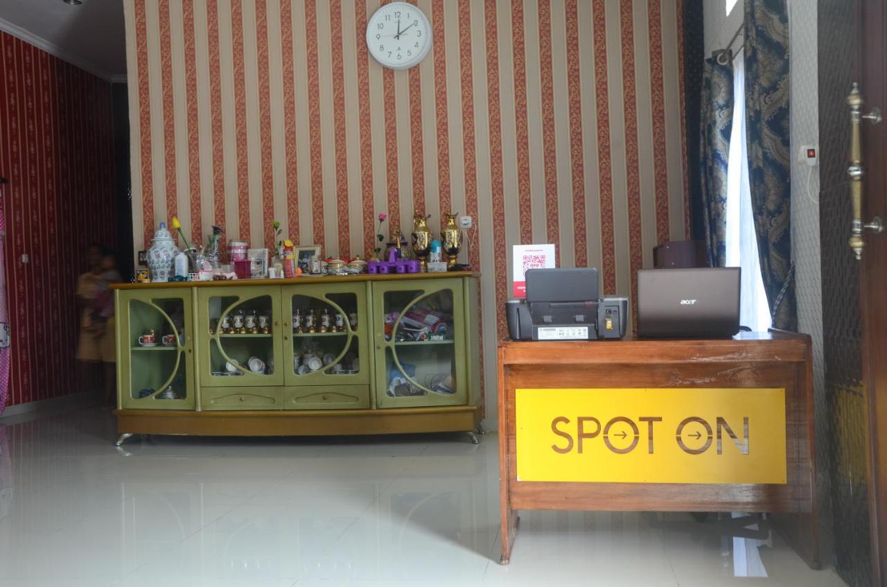 Spot On Oyo 1988 Pondok Seril Syariah Makassar Exteriör bild